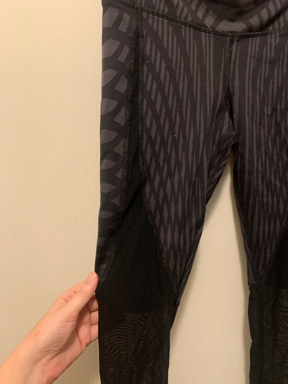 ALO Yoga Black & Charcoal Patterned Mesh Leggings